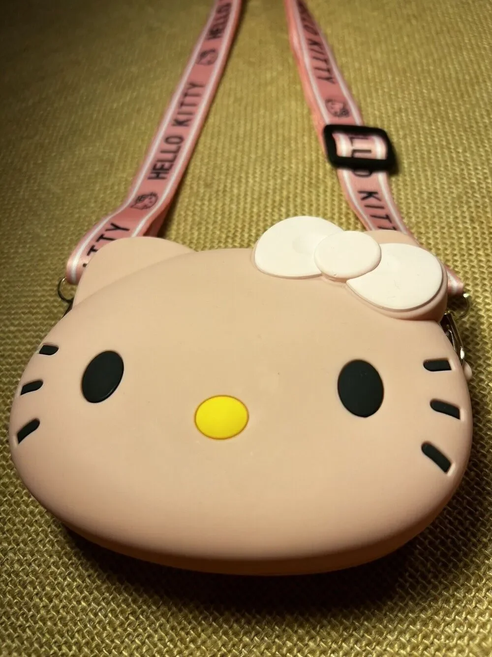Hello Kitty (For Sale in Japan Only) Mini Pink Silicone Purse